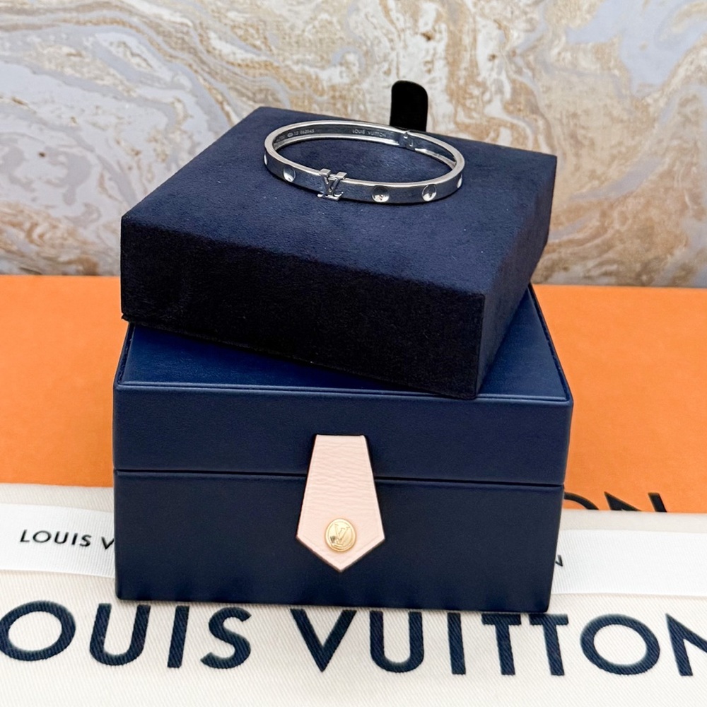 In Stores! Louis Vuitton 18K White Gold Empreinte Bangle Bracelet